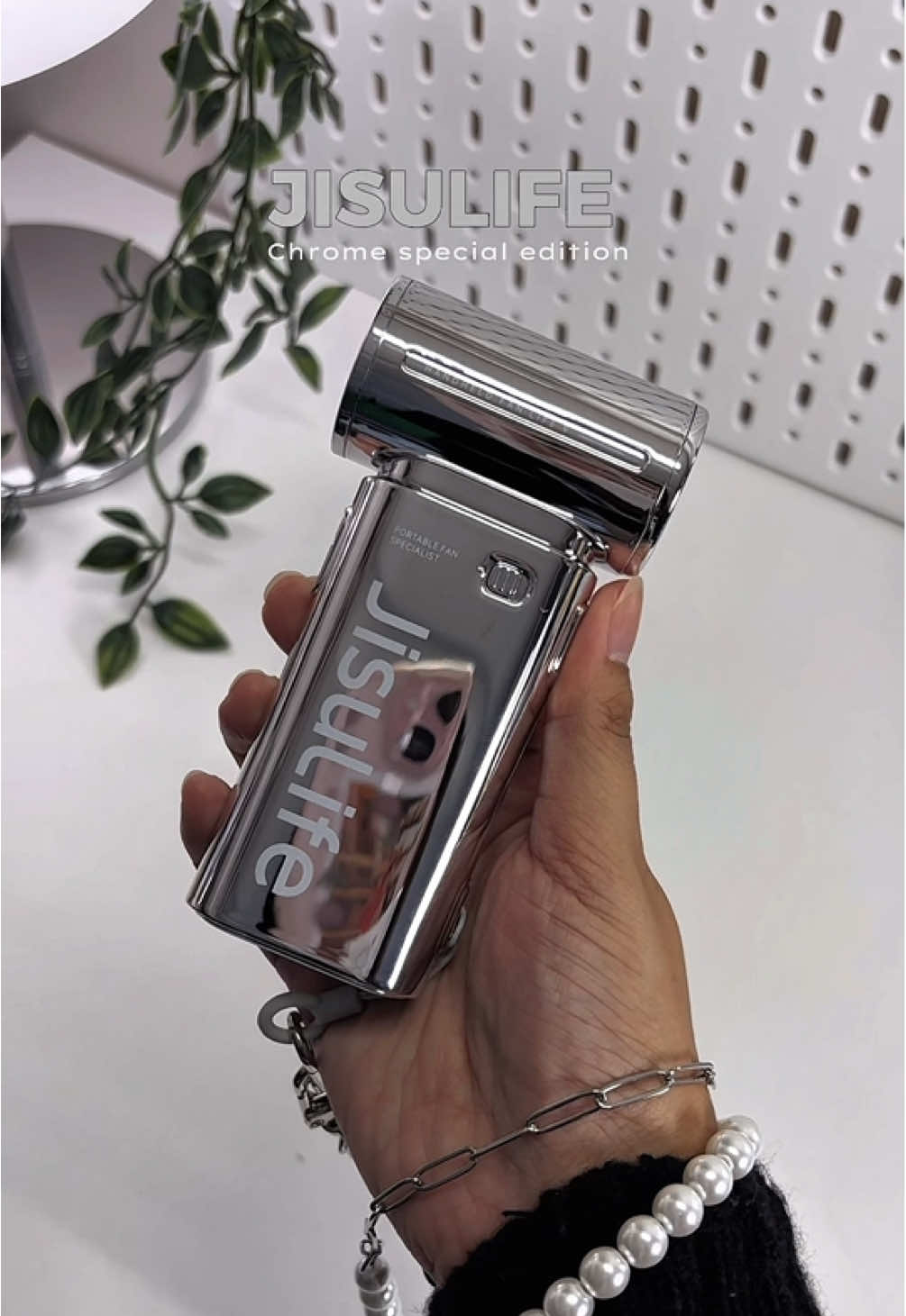 Another unique mini fan from @Jisulife-PH #jisulife #jisulifechromespecialedition #jisulifefan #handheldfan #portablefan 
