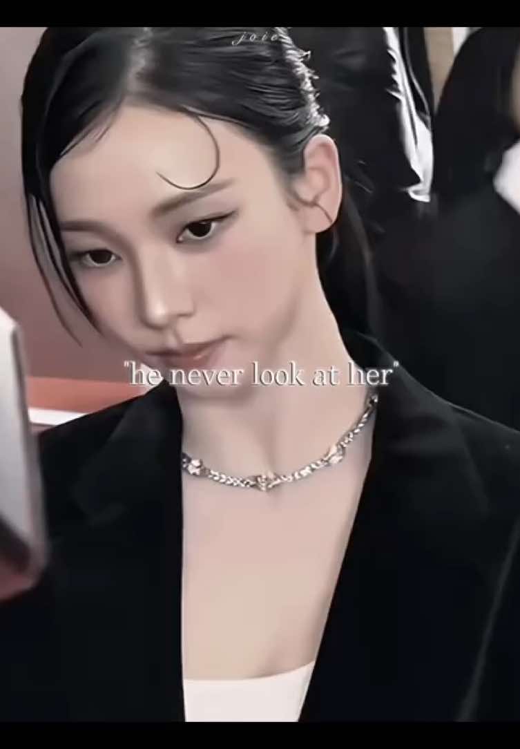 let me enjoy my heerina crumbs, without disturbing  #heeseung #karina #heerina #ddeungromi #4u 