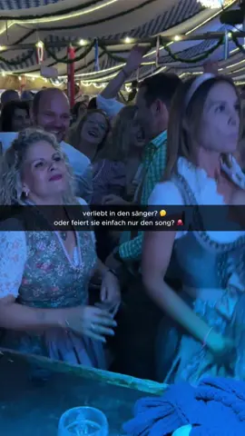 ..liebt sie einfach nur diesen Song ? 🐙