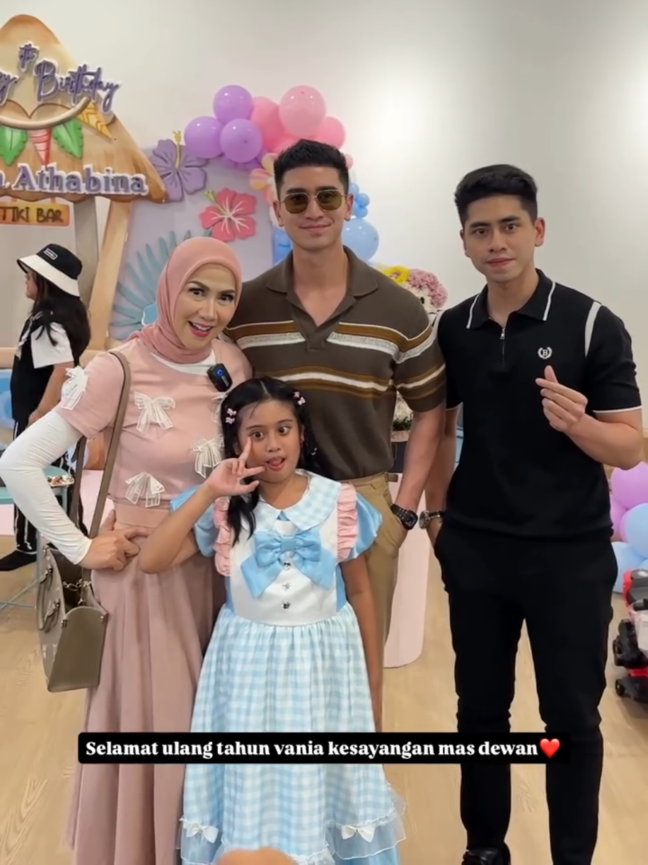 Barakallah fii umrik Princess Vania kesayangannya Kak Verrell. Panjang umur serta mulia, sehat walafiat, menjadi anak sholehah, pintar, cerdas dan sukses seperti kakak2 nya. Aamiin ya rabbal 'alamin 🥰❤️ @Verrell Bramasta @Athalla Naufal #verrellbramasta #verrelbramasta #foryou #fyp #birthday 