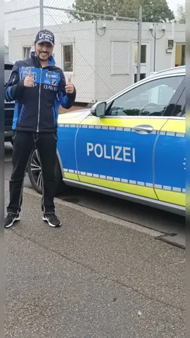 😁