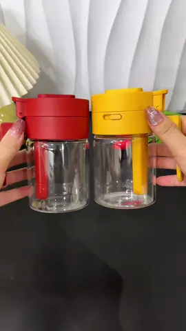 Lọ đựng gia vị tiện lợi, có ngăn để thìa riêng #lodunggiavi #lodunggiavicothia #lodunggiavithuytinh 