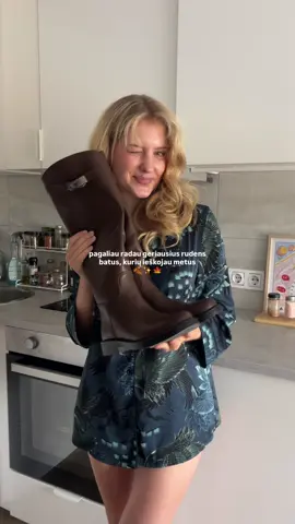 Pagaliau radau pacius gražiausius rudens batus✨🥹 Vienas geriausių šio mėnesio pirkinių! Pagaliau galėsiu atkurti savo pinterest board rudeninius outfitus #autumnfashion #brownboots #OOTD #autumnoutfit 