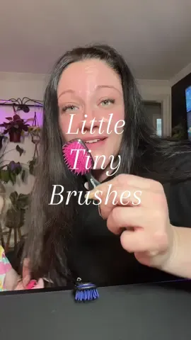 They are so dang cute…and they work 😂 #fhiheat #miniature #minikeychain #keychainhairbrush 