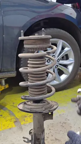 shock absorber replacement guide #automotive #mechanic #usa🇺🇸 