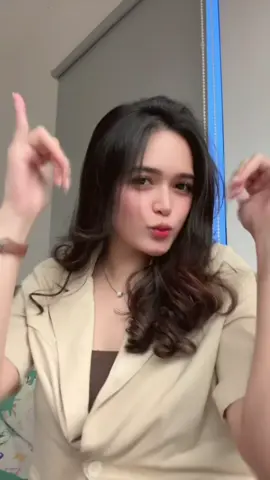 🧏🏻‍♀️
