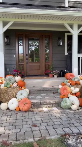 UR KIDDING 😍🍂🍁🎃 the perfect fall porch! BRB taking a million photos of my kids sitting on the steps I’m obsessed with you