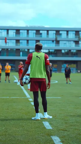 🎥 Galatasarayımız, UEFA Şampiyonlar Ligi’nin 2. haftasında Liverpool ile oynayacağı maçın hazırlıklarına başladı. 🦁 #GSvLIV #UCL 