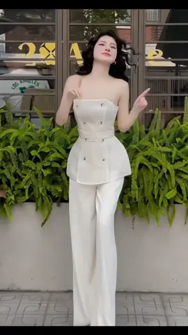 Những gì tốt đẹp thường sẽ đến muộn, đó là lí do tại sao em hay tới trễ.