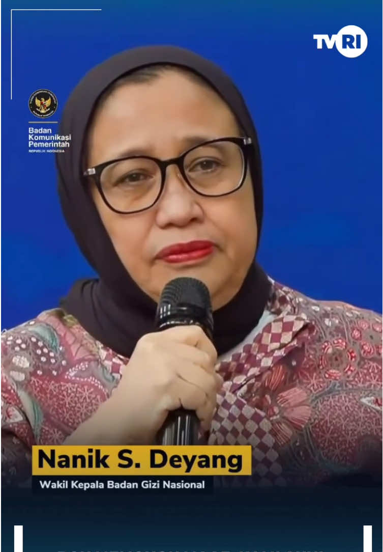 Dari total 9.406 SPPG yang beroperasi, tercatat 45 dapur tidak sesuai dengan SOP. Sebanyak 40 di antaranya telah dihentikan sementara. Wakil Kepala Badan Gizi Nasional, Nanik S. Deyang, menyampaikan permohonan maaf atas kejadian ini dan menegaskan komitmen untuk melakukan perbaikan menyeluruh. Ke depan, setiap SPPG diwajibkan memiliki sertifikasi serta mengutamakan penggunaan bahan pangan lokal. Langkah ini tidak hanya untuk menjamin mutu dan keamanan program MBG, tetapi juga untuk memberdayakan ekonomi lokal dan lapangan pekerjaan untuk masyarakat sekitar. Dengan pembenahan ini, program MBG diharapkan dapat berjalan lebih aman, bermutu, dan terpercaya demi kesehatan serta masa depan seluruh anak Indonesia. #TVRI #TVRINasional #MediaPemersatuBangsa