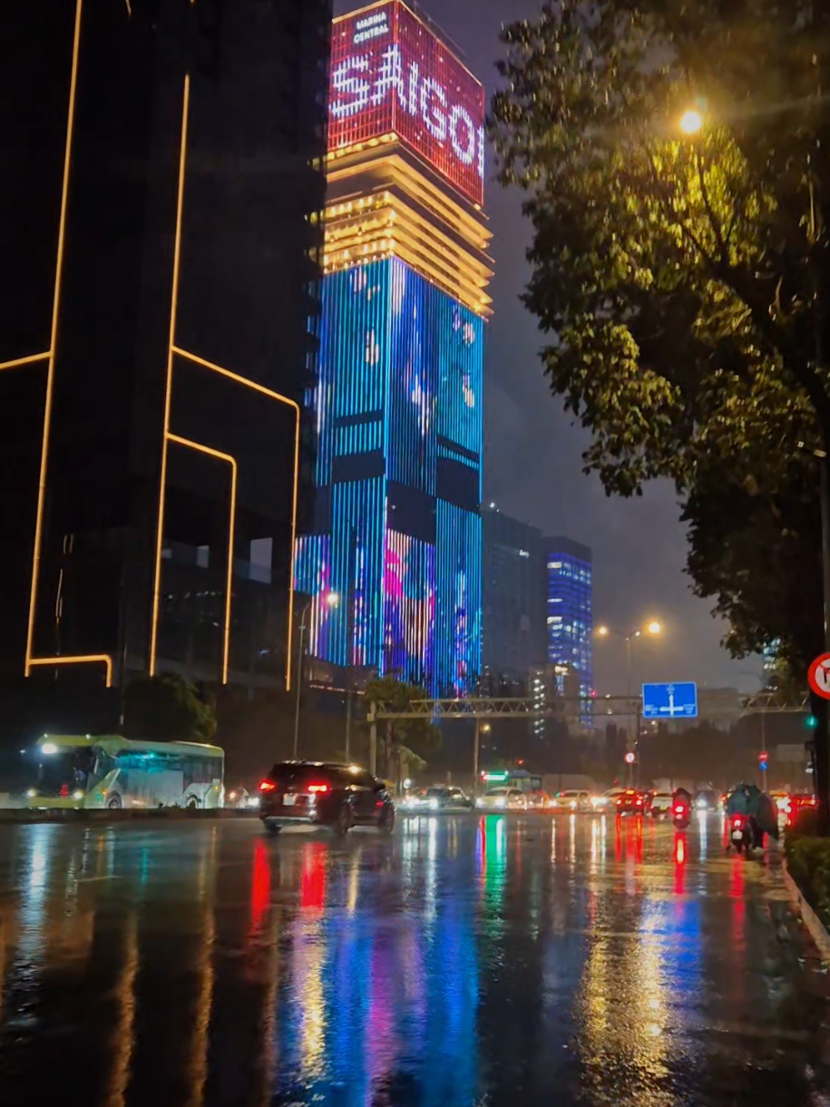 Lung Linh Sài Gòn Saigon Marina IFC