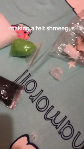 @zlorgoverse hi heres a felt schmeegus #needlefelting #silly #wool #needlefelt #craft 