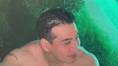 Đôi khi chỉ muốn mình như 1 đứa trẻ vô tư hồn nhiên. Ko phải suy nghĩ quá nhiều thứ như bây h 😣