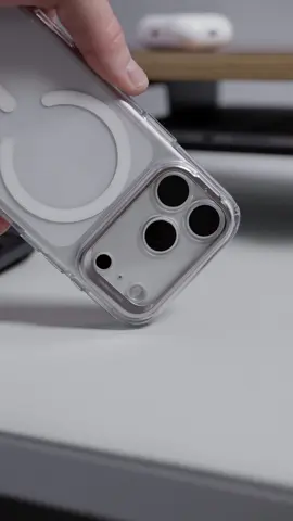 Clear. Protective. Functional. 🔥💯 The ESR Classic Hybrid Magnetic Case keeps the iPhone 17 Pro clean and safe. Some highlights: ▪️Military-grade drop protection ▪️Built-in adjustable stand ▪️Camera control functionality ▪️MagSafe compatible ▪️Crystal-clear design 🔗 in my bio  @ESR US @ESR_DE #esr #esriphone17 #esriphone17hülle #iphone #iphone17pro 