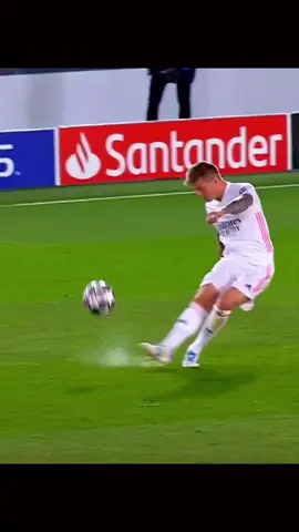 Toni Kroos' magical passes 🤯😍#tonikroos #passes #realmadridfc #videoviral #fyp 