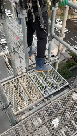 không nghĩ là 7 năm giàn giáo nghề chọn mình . thời gian trôi qua nhanh lắm nhanh như một cơn gió #giangiaonhatban #hiroshima @Hoàng lên cao chân run càm cặp 