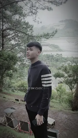 cầm bút chì vẽ cuộc sống màu pink..