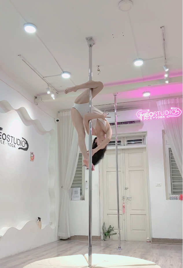 Xin hãy chỉ xem múa thôi #mieepoledance #mieedancing #muacot #fyp #poledance 