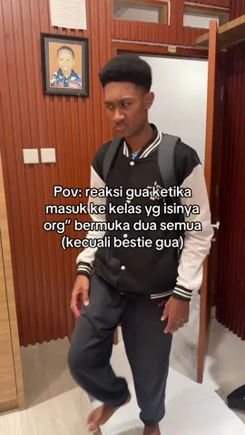 Merusak pemandangan kelas 😒