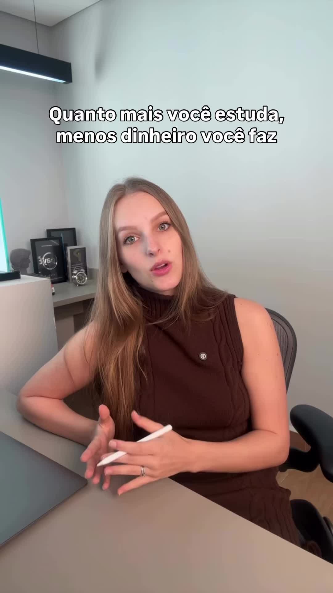 Pra ganhar dinheiro na internet, você não precisa aparecer. Mas precisa começar. Seguindo esses passos aqui não tem erro. Me segue que todos os dias te ensino um pouquinho mais sobre ganhar dinheiro na internet, sem aparecer. ✨ #ganhardinheiro #internet #tiktok