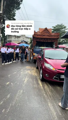 Trả lời @Hà Duy cháu ra đi quá đột ngột ạ 😞 k hề có bệnh nền gì cả.. Thầy Hiệu Trưởng đã trực tiếp đến gặp gia đình để xin cho cháu được đi qua trường chào tạm biệt các bạn..  thật sự rất xúc động trước tất cả thầy cô và các bạn hs ở trường THCS Phước Tân.  Mỗi bạn dành tặng cháu 1 bông hoa trắng… Xin cảm ơn tất cả mọi người 🙏  Nam Mô A Di Đà Phật 🙏🙏🙏