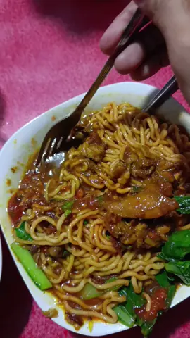 Jangan dimakan, adukkk terus ajaa 😆😅🤪 #mieayam #mieayamenak #fyp #foryoupage #doyanmieayam 