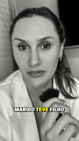 🔎 “Mas ele já teve filho com a ex…” Sim, esse é um dos casos mais comuns que atendemos no consultório. Quando o casal tem dificuldade para engravidar, ambos devem passar por investigação detalhada, mesmo que o homem já tenha filhos.  Ao longo do tempo, fatores como varicocele, alterações hormonais ou mudanças no estilo de vida podem impactar a fertilidade masculina. 💬 Ainda existe certo tabu para que alguns homens aceitem realizar a avaliação, mas é essencial lembrar: a fertilidade é do casal, e a investigação precisa ser feita dos dois lados para que o tratamento seja assertivo. 💚 Encaminhe este post para o seu companheiro ou companheira! Informação é o primeiro passo para realizar o sonho de formar uma família. Conte comigo nesta jornada💕 Dra. Giovanna Cobalchini Médica da @embrioscentroreproducaohumana Ginecologista/ Obstetra CRM 35489 RQE 27660 #tentante #fiv #infertilidade