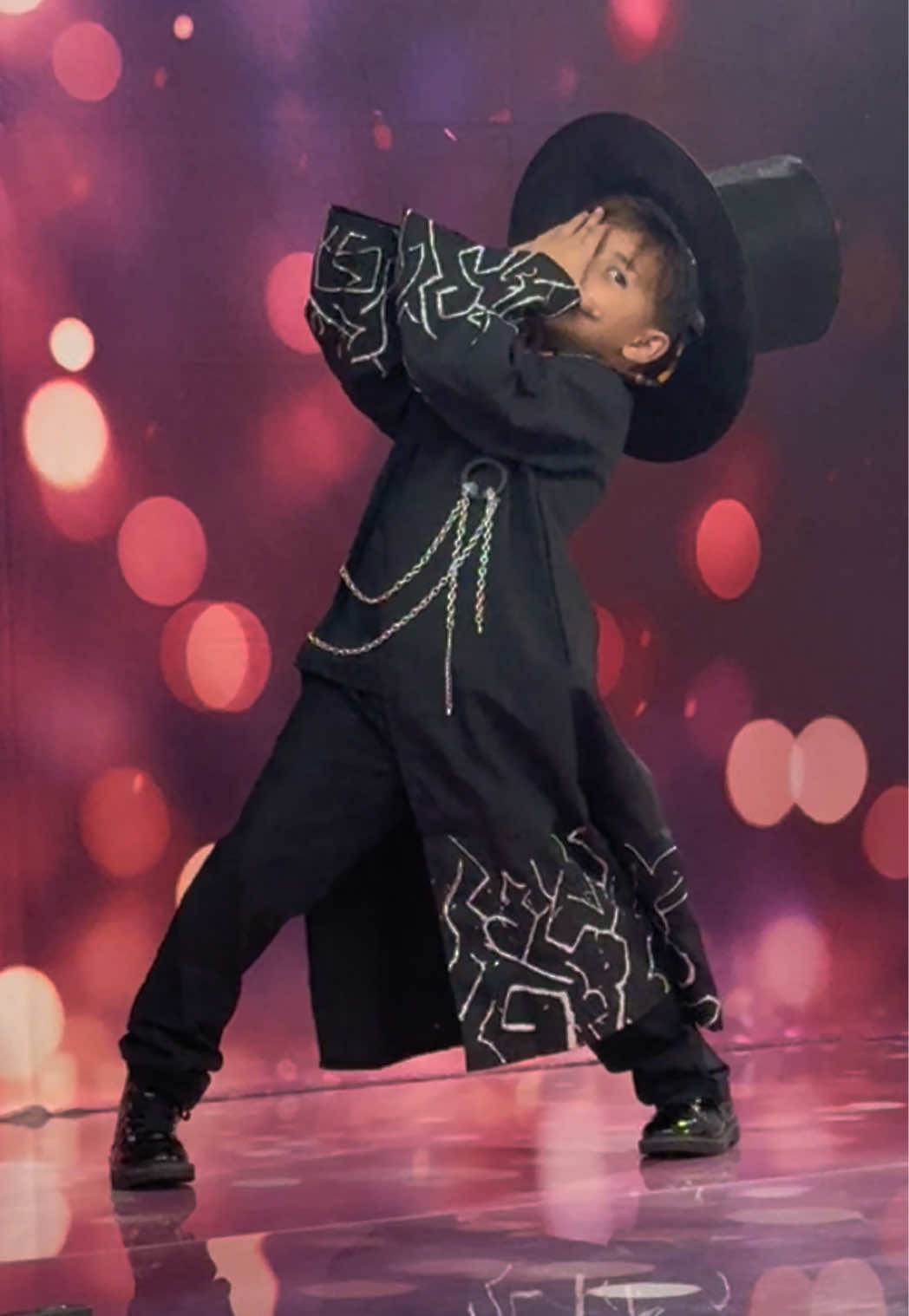 My kid is going places. Living his Saja boy life at his photo shoot. Jinu in demon form. #sajaboys #jinu #kpop #youridol #sodapop