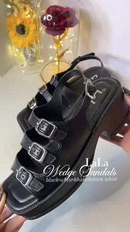 this wedge heels is givin 🔥 #wedgeheels #heelssandals #sandals #blacksandals #wedgeslippers  