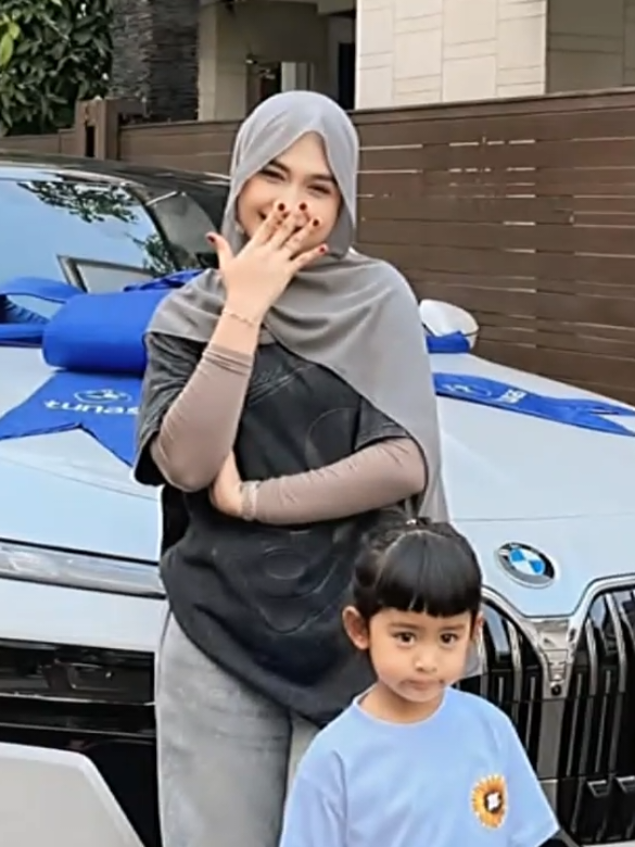 Masyaallah Moana mobilnya udh datang aja 😍 @Aramoana @Ria Ricis  #foryoupage #moana #riaricis #yppppppppppppppppppppppp #beranda 
