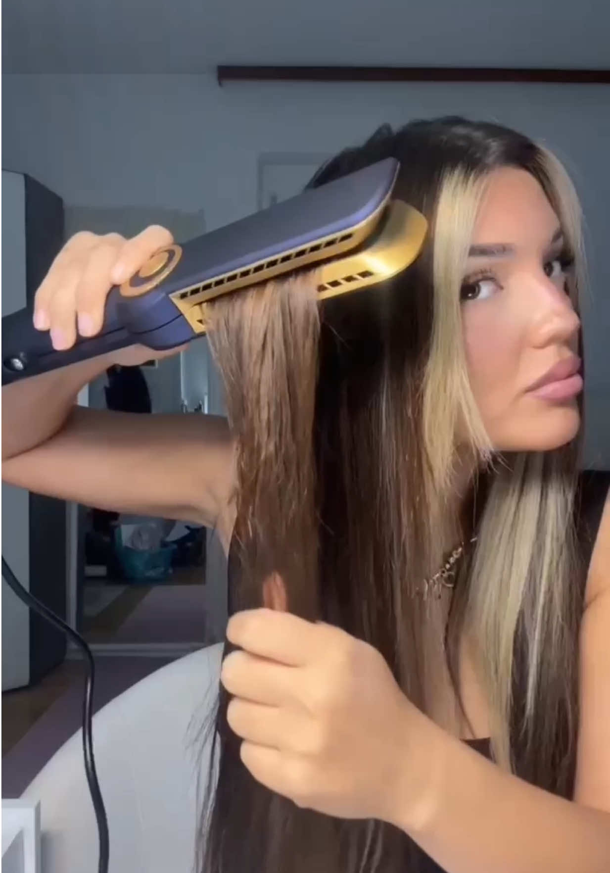 Mit dem Code ,,MIRAYA10“ ✨sparst du dir -10% auf den Lisséa 2in1 Hair-Straightener!💕 Hol dir das Glätteisen, wenn du deine Haare liebst | Anzeige