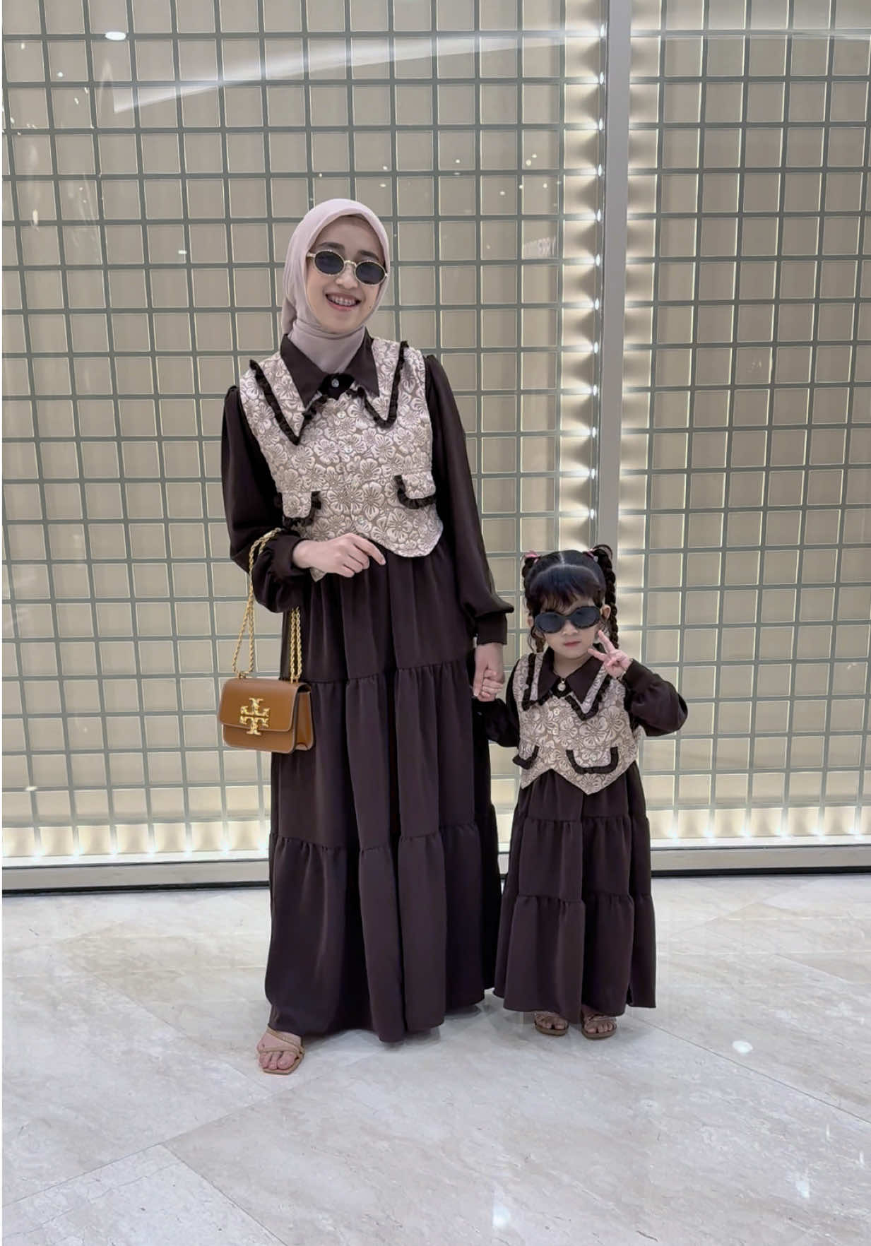 Enak nya Live kapan ya bund, Gamis couple edisi Lebaran k2 🤭 #promoguncang1010 #belilokal #wibgajian #gajiansale #gamis 