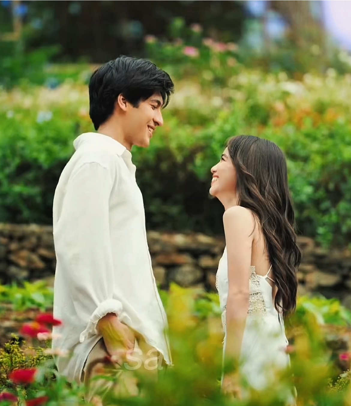 #ASHDRES — 𝘆𝗮𝗸𝗮𝗽🫀 I’m really glad napunta ako sa fandom na to. Sobrang thankful ako na dumaan sa TL ko yung AMNSE, kung hindi, di ko makikilala si Jayjay, di ko rin makilala si @Ashtine Olviga. It was Ash’s acting that pulled me to watch AMNSE. I also got to know Keifer, si @Andres. His acting wasn’t that perfect nung bago ako sa fandom but seeing him and Ash in Minamahal, I saw so much improvement lalo na kay Dres. I’m so proud. Grabe yung chemistry ng AshDres, lunod na lunod na ako and I don’t wanna get out. I don’t know how my life would’ve been kung di ko sila nakilala, baka nalunod na ko kaka-edukasyon. Thank you, AshDres, for being one of my biggest sources of happiness. May you both grow together and individually as you work your way in this industry. More blessings to come, AD ko. I’ll always be here to support you both, mahal na mahal ko kayo.🫂💓 ig: akiirkives x: aliirkives tiktok: aliirkives #ashtineolviga #andresmuhlach #ashdres #MinamahalMovie                    
