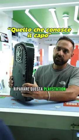 🎮 QUANDO DICI DI ESSERE “AMICO DEL CAPO” DA GIGAWAY… La scena che tutti conosciamo: 📱 Arrivi con la PlayStation rotta 💬 “Eh ma io sono amico del capo!” ✨ Trattamento VIP immediato 👑 Ti senti speciale per 5 minuti 💰 Alla fine? 50€ come tutti gli altri! 😂 •••••••••• 🛠Gigaway Informatica&Telefonia🛠 💰Veloci-Affidabili-Convenienti💰 🔬UNICI CON LABORATORIO A VISTA🔬  WINDTRE LUCE&GAS - ILIAD - TIM - VERY MOBILE - VODAFONE Specializzati nella riparazione di Smartphone-Tablet-PC-Mac-Consolle 🎮🖥📱 Se hai rotto il tuo telefono puoi rivolgerti da noi; ecco i nostri servizi:📱👨🏻‍🔧 Riparazione⤵️ ✅Vetro  ✅Display  ✅Batteria ✅Connettore di ricarica ✅Camera frontale e posteriore ✅Speaker e cassa vivavoce  ✅Recupero dati e aggiornamento software Se invece hai problemi con il tuo  PC/Notebook/Mac💻🖥⤵️ ✅Sostituzione Hard disk/SSD ✅Sostituzione Batteria  ✅Installazione Memoria RAM Assistenza tecnica presso nostro laboratorio. Utilizziamo rigorosamente ricambi Originali o compatibili di altissima qualità. Offriamo un servizio post vendita eccellente e tutte le nostre riparazioni sono super garantite.®️®️®️®️ 🥇 Non affidarti al primo che capita, scegli il meglio, scegli Gigaway! 🔝🔝🔝🔝🔝🔝🔝🔝🔝🔝🔝🔝 Preventivo gratuito e senza impegno. 🤝😊 Chiama oppure vieni a trovarci in store⤵️⤵️⤵️ 📍Via V. La Rocca 75, Nola (NA) ☎️ 08119176459 . . . #riparazionepc #riparazionedisplay #smartphone #nola #iphone @Givseppe 🐻 @ilaria_scafuro @annarusso581 @Francesco Eduardo Mollo @Alici Come Prima  