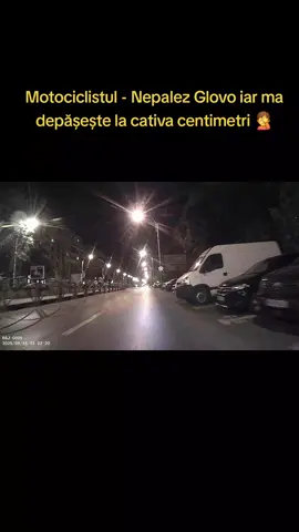 De menționat că avea și lumina galbena pe spate în loc de lumina roșie cum e normal 🤦 #scooterist #nepalez #Glovo #trafic #dangerous yep
