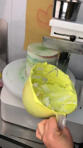 #Capcut Diycake is beautifully yellow cake #fyp #tiktok #cake #diycake #beautifulcake #caketutorial #cakepiping 