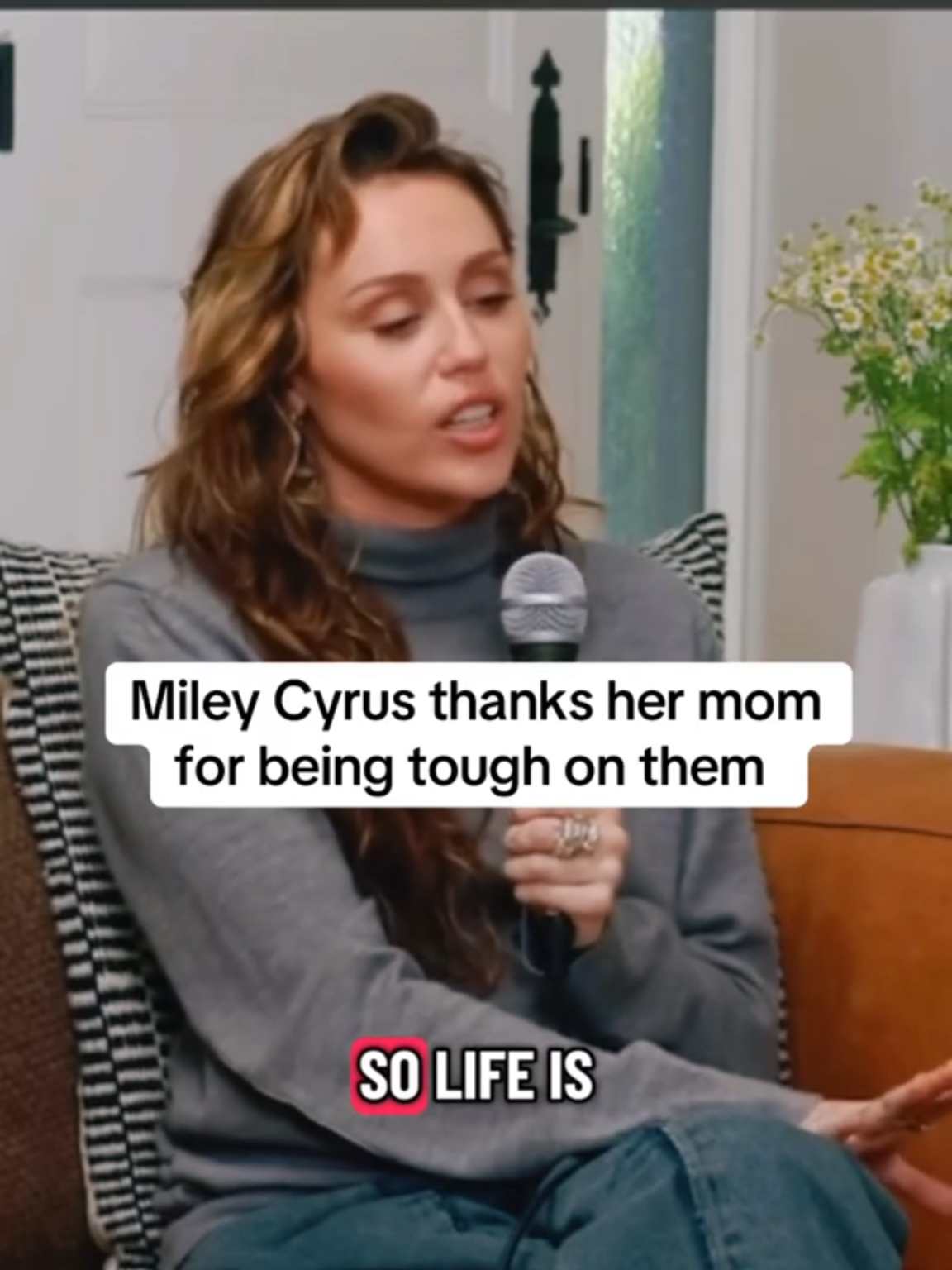 Miley Cyrus Thanks Her Mom #foryoupage❤️❤️ #mileycrus #podcastclips #fyp #noahcyrus