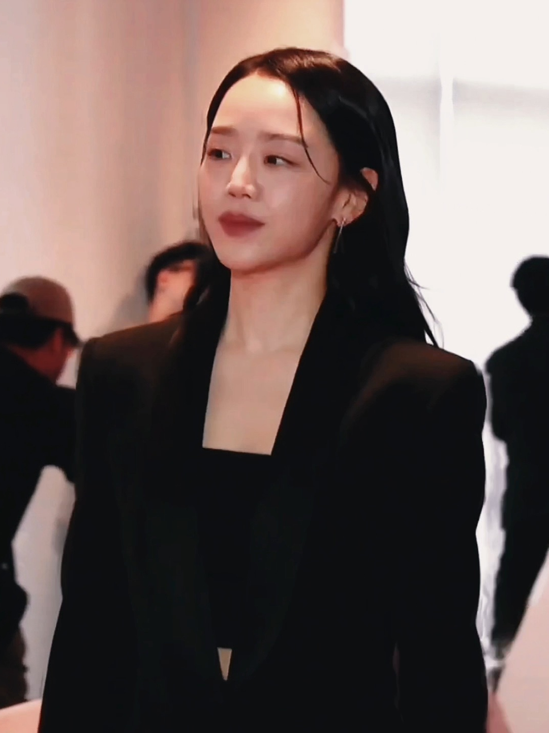 she’s literally the definition of ethereal beauty omg | #shinhaesun at the 2025 Buil Film Awards hand-printing . . . #신혜선 #foryoupage #fyp 