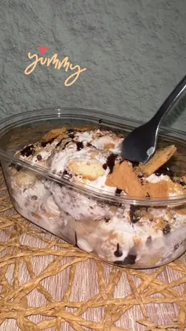 Layers of happiness in every bite ✨ Accepting orders now! Link here: https://forms.gle/Fop3Niy2vmbvEwuU9 #BrownieBananaPudding #JordynsDesserts