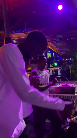 Tusha train dance ya pale kwa Tems sasa mambo iko best😂😂 @Mc Gogo @MC Amoke mko sawa??.. #thepartygeneral👮🏾‍♂️ 
