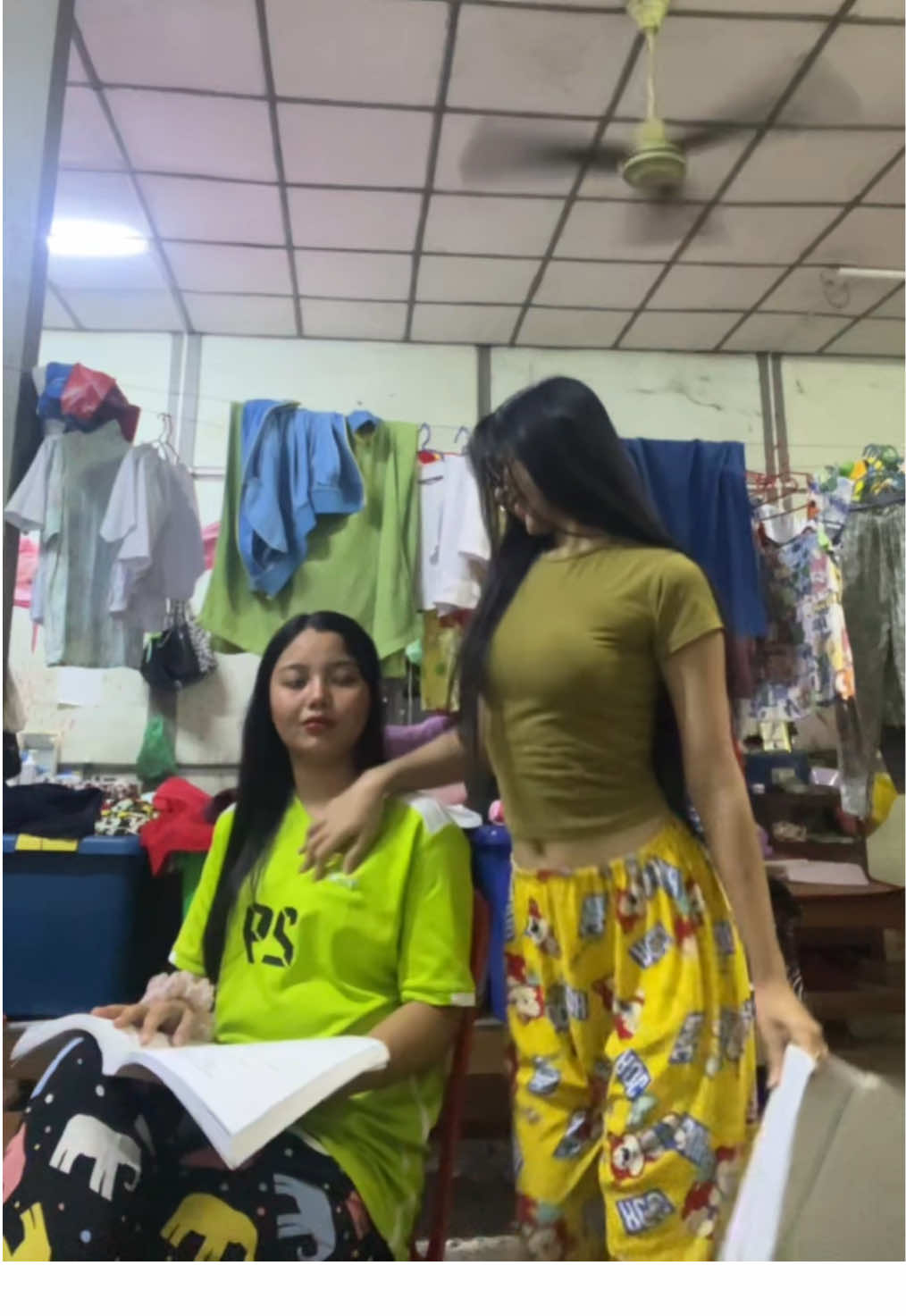 ရှုပ်လို့ ထကပလိုက်တယ်🤓#fypviralシ #foryoupagе #thankb4youdo #မြင်ပါများပီးချစ်ကျွမ်းဝင်အောင်လို့🤒🖤 #fyppppppppppppppppppppppp 