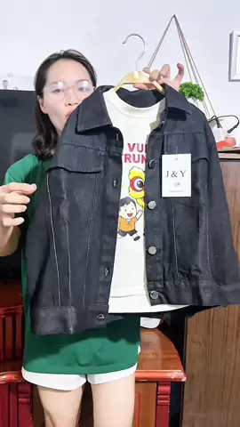 Áo khoác jean bò cho bé trai bé gái #viral #tiktok #thoitrangtreem #aokhoac #aojean 