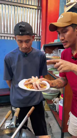 Nasi goreng gurita lagi laris di tulangan sidoarjo 😱#maspentol #mafiapentol #mafiakoffie #belajarngonten 