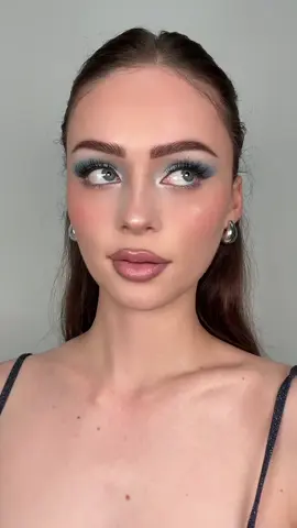 The BEST eyeshadow for ur eye colour: #eyeshadow #blueeyes #makeup #trending #fypシ 