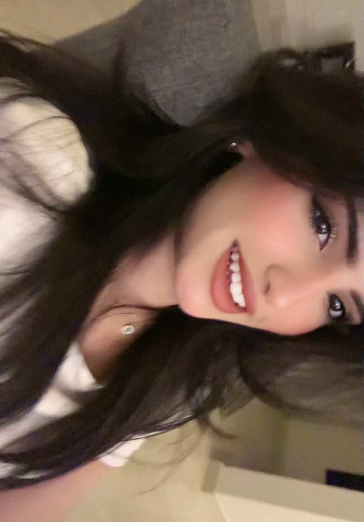 مايمديكم ع لغه الاشاره 