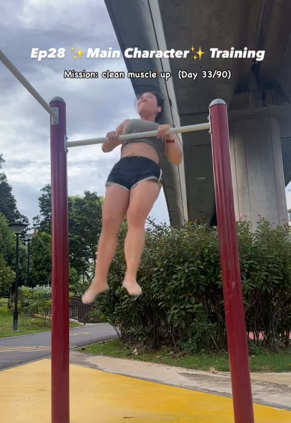 I think I’m closer? This is without band 🥹🥹🥹🥹🤔 . . . #muscleupgirl #Fitness #fitnessgirl #pullup #shantaytry