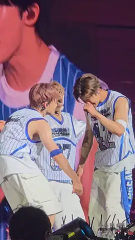 tumben banget mereka gak bejoget😭 ehh itu jaemin matanya kenapa? kelilipan kah??😫 #haechan #jaemin #chenle #tds4injakarta cr @94ws_ on x