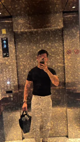 - Từ nhỏ đã yêu thích sự gọn gàng, lớn lên may mắn được làm công việc mình yêu thích. Tuy không phải làm việc như văn phòng, nhưng Mình luôn cố gắng ăn mặc Chỉnh Chu, Lịch Sự, cũng là ngầm Tôn trọng mỗi khi gặp Khách Hàng. #phatthanh #daily #phatthanhstore 