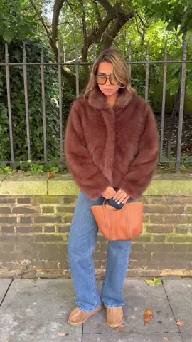 Run don’t walk 🔥 Denne jakken flyr ut av lageret. Sikre deg før det går tomt!! #fauxfur #fauxfurcoat #falloutfits #foryouu #fyp 