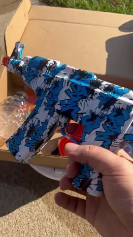 🔥 Diversão garantida para todas as idades! 🔥 Com o Blaster AK47 de Gel, a brincadeira fica ainda mais emocionante e segura. Ele dispara esferas de gel que estouram ao contato, sem causar sujeira e sem machucar. 🔹 Design moderno e super estiloso 🔹 Inclui óculos de proteção grátis 🔹 Fácil de usar e recarregar 🔹 Diversão segura com esferas de gel biodegradáveis 📦 Envio imediato para Contagem, BH e região! 🚚 Enviamos também para todo o Brasil.  #foryour #arminhadegel #fy 